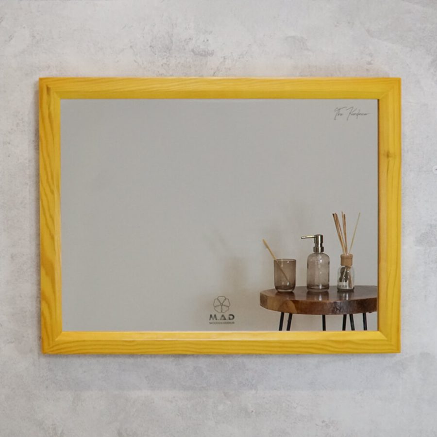 Gương khung gỗ thông sơn vàng M.A.D (Mộc Anh Đào)